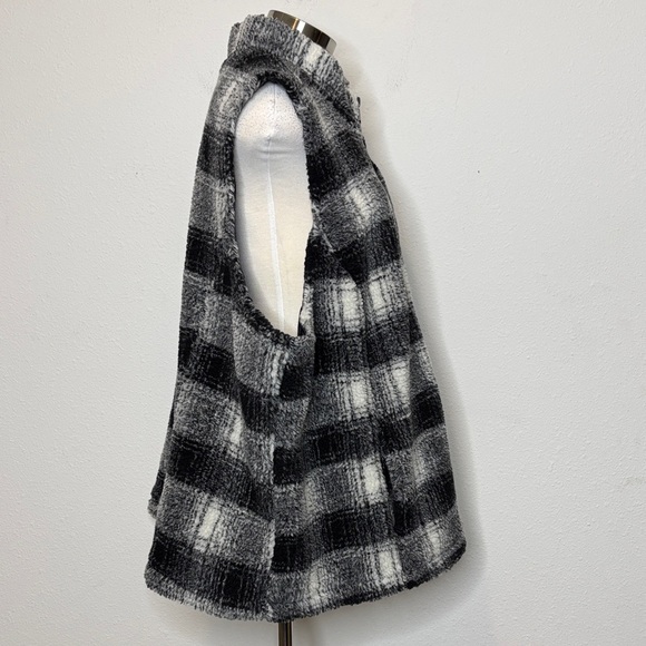 CJ Banks size 3X Black and White Plaid Vest - Picture 7 of 8